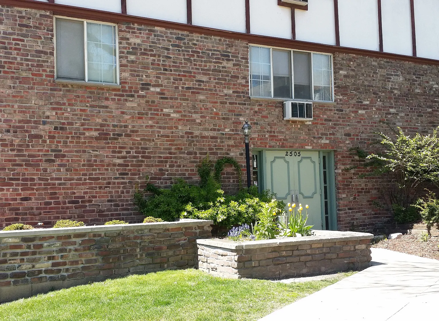 2 bed, 1.0 bath, $1,250 — Photo 4