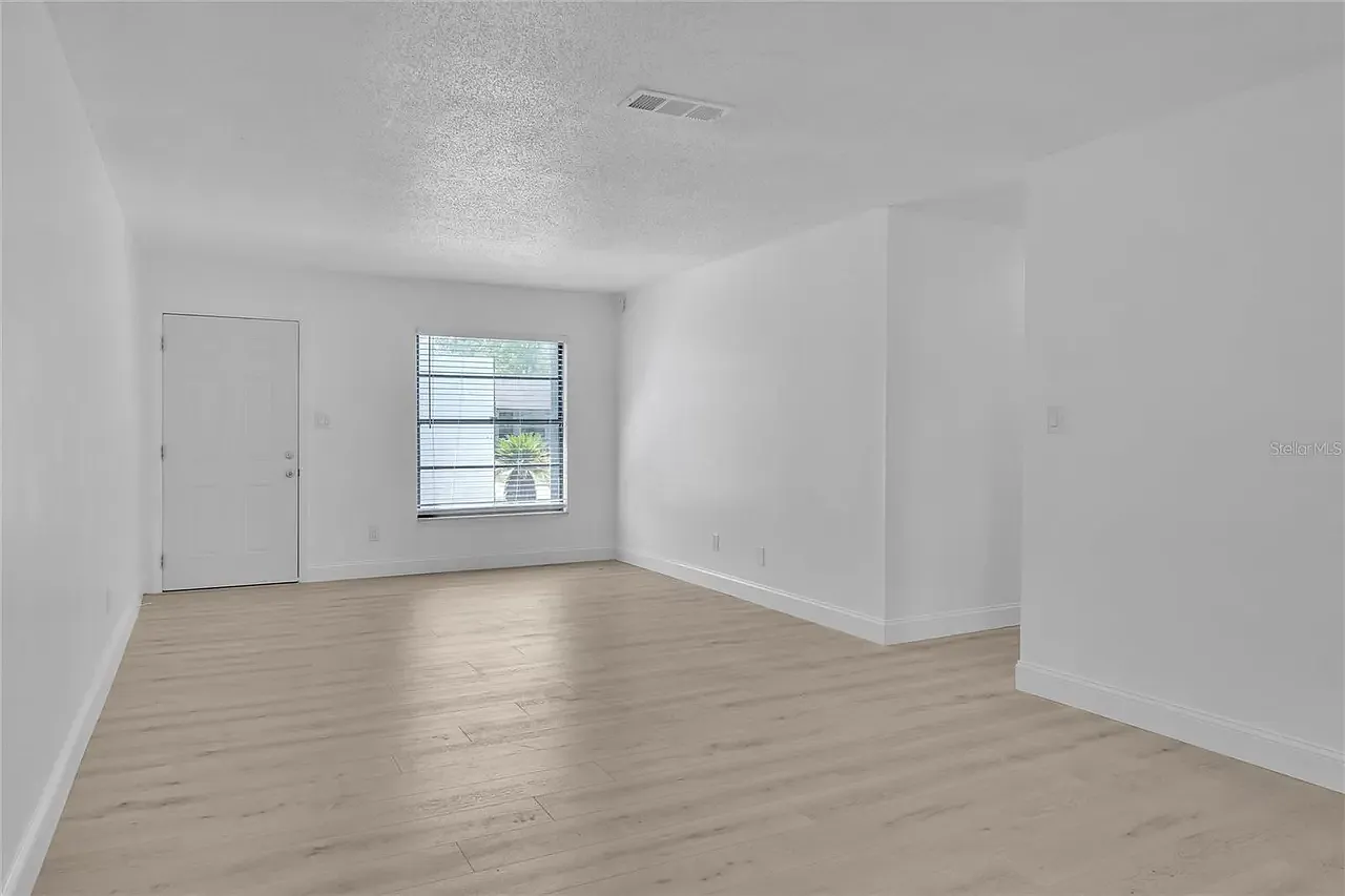 3 bed, 1.5 bath, 1053 sqft, $2,000 — Photo 1