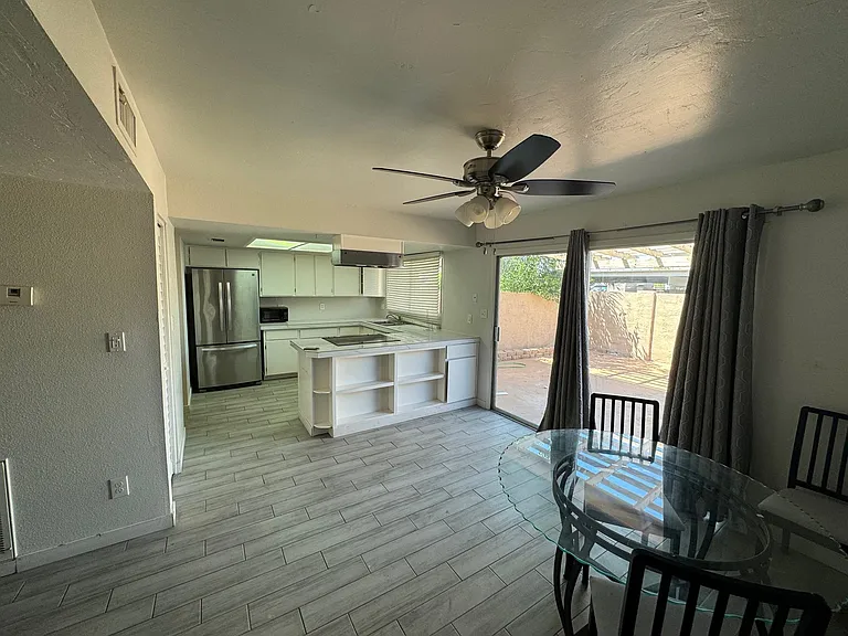3309 W Echo Ln — Photo 1