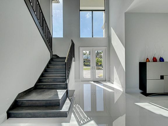 4th image of 16788 Strasbourg Ln