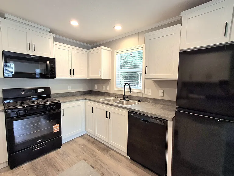 Hickory Hills Village — Photo 23