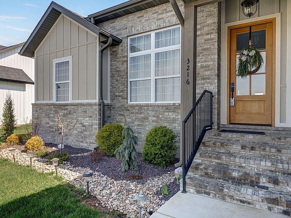 2nd image of 3216 N Marlin Drive