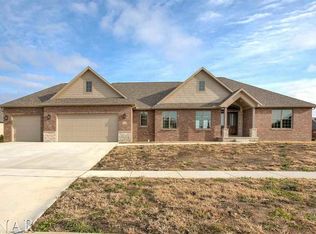 752 Canyon Creek Rd, Normal, IL 61761