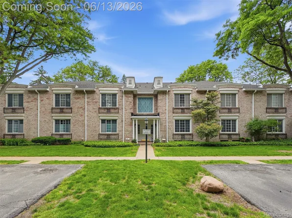 1735 Tiverton Rd Unit 10, Bloomfield Hills, MI 48304