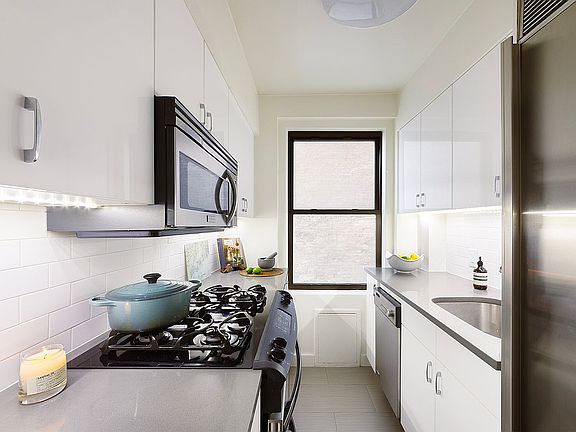 4th image of 336 W End Ave APT 6E
