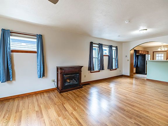 5th image of 315 Parade St