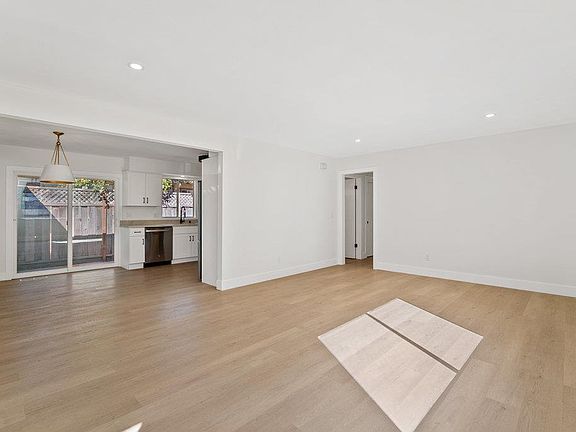 5th image of 414 Western Dr