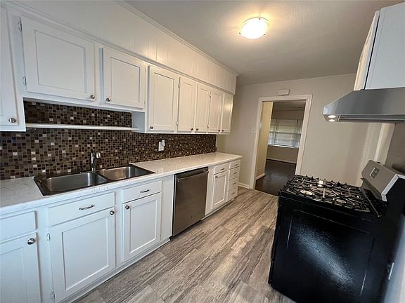 5th image of 405 Farrer St