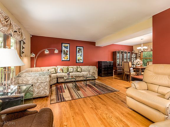 4th image of 9S166 Portsmouth Ct