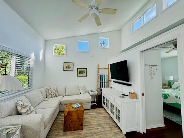 61-703 Papailoa Rd #A, Haleiwa, HI 96712