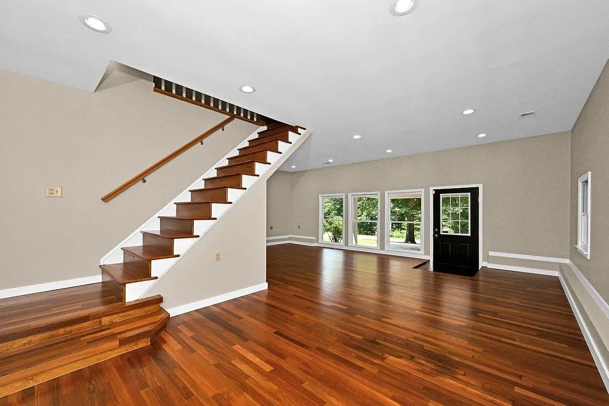 4 bed, 2.5 bath, 3000 sqft, $2,200 — Photo 4