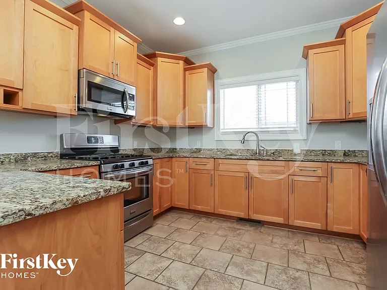 669 Richards Dr — Photo 5