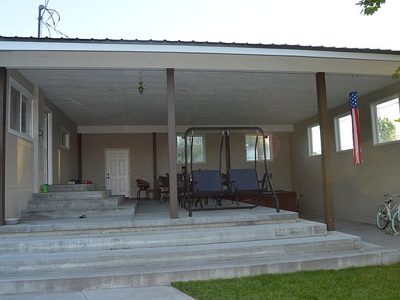 900 sq ft covered patio