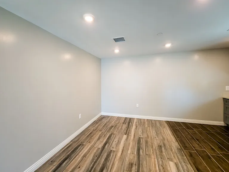5258 Denny Ave — Photo 7
