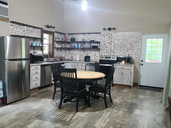 100 Six Oaks Ln, Alpine, AL 35014