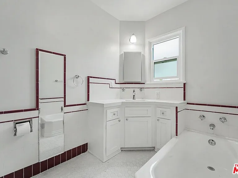 2383 Panorama Ter — Photo 23