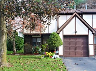 30 Amber Ct, Poughkeepsie, NY 12603