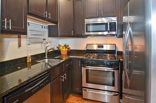 2nd image of 1531 W Superior St APT 2