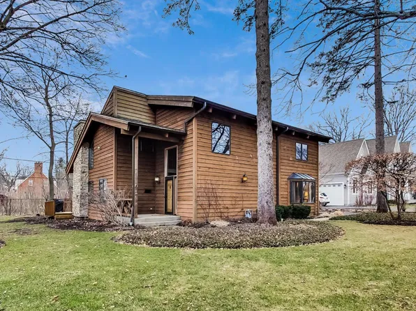 105 Sunset Pl, Lake Bluff, IL 60044