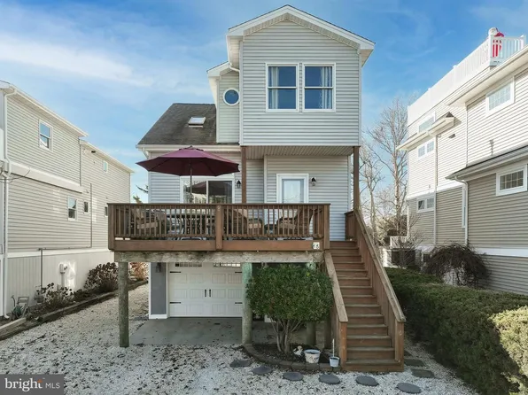 18 W 16th St, Brant Beach, NJ 08008