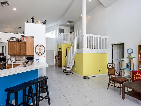 4th image of 9521 Cypress Dr N