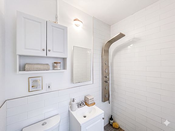 5th image of 429 Lenox Ave #30