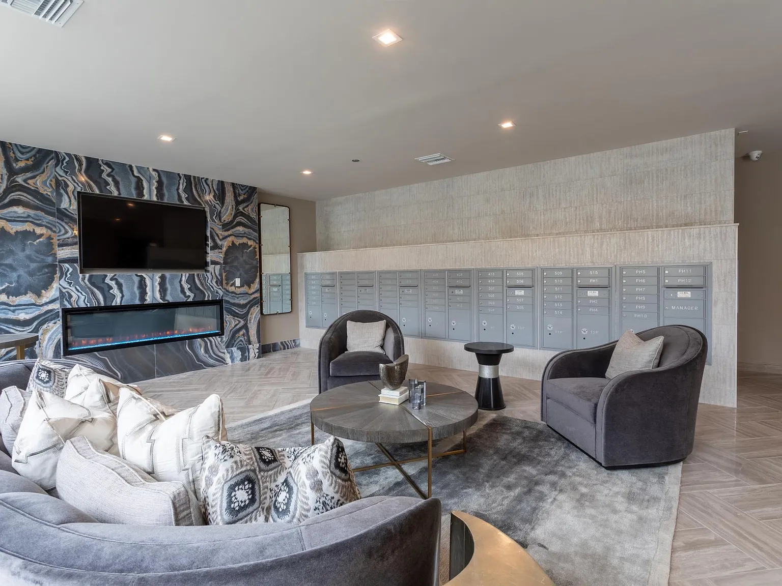 Kingsley Park Apartments — Photo 3