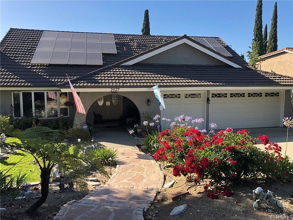 1st image of 2027 Palisades Dr