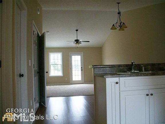 4th image of 220 Sunview Dr