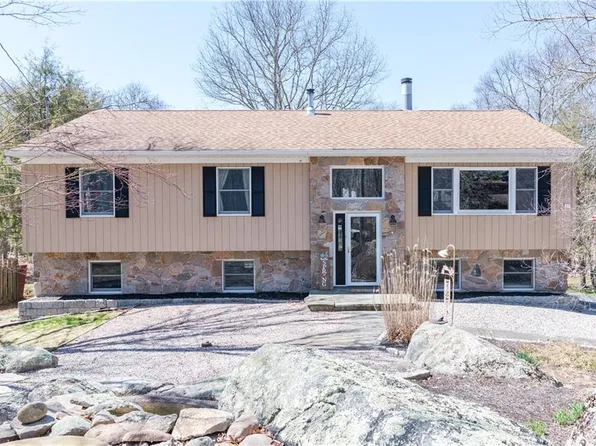 17 Charles Ave, Charlestown, RI 02813