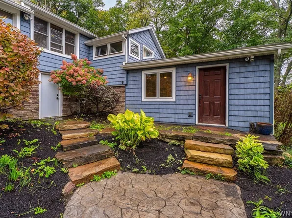 7015 S Abbott Rd, Hamburg, NY 14075