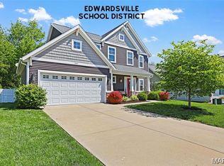 3413 Maple Ridge Dr, Wood River, IL 62095