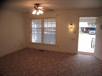 3rd image of 813 SW 51st St