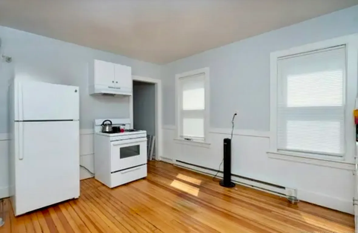 3 bed, 1000 sqft, $1,900 — Photo 4