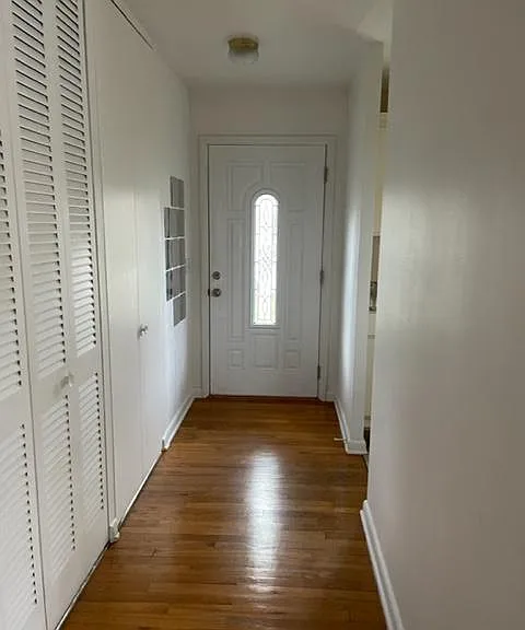 2228 Miami Trl — Photo 2
