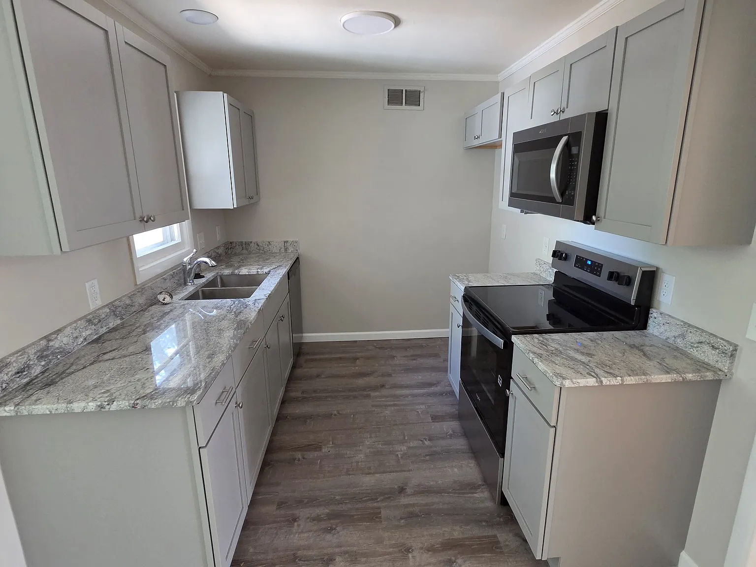 4 bed, 1389 sqft, $1,650 — Photo 3
