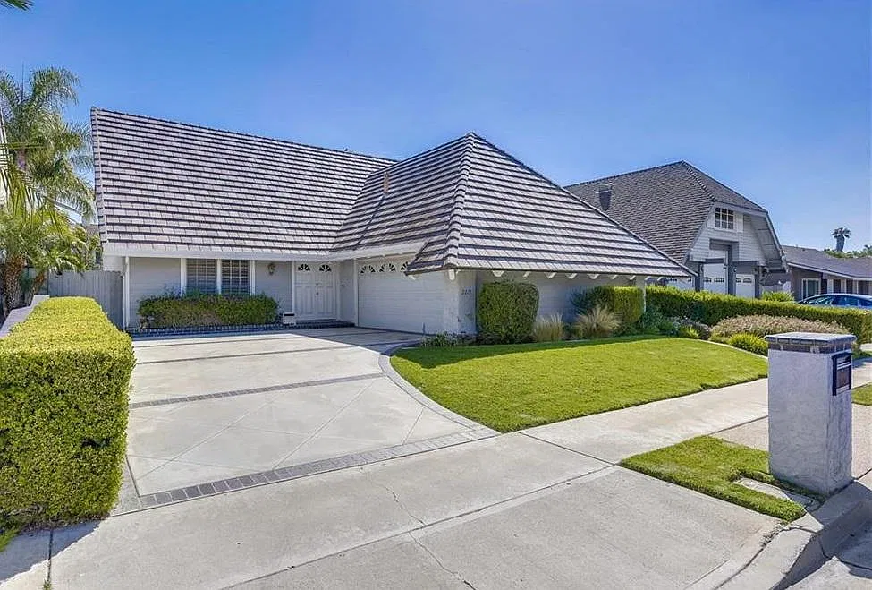 4 bed, 2232 sqft, $5,000 — Photo 1