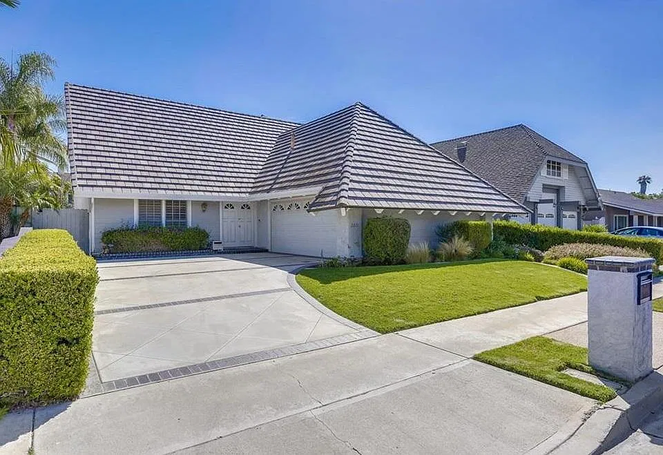 2271 Silk Tree Dr