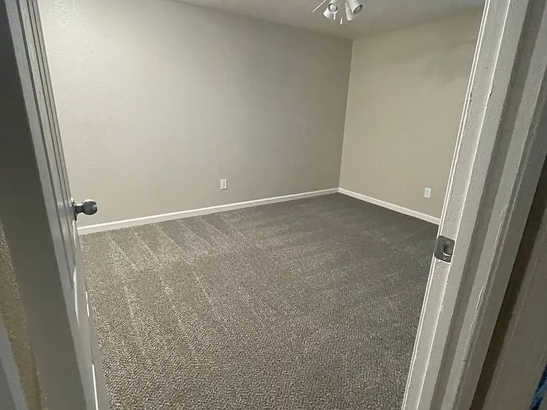 Canyon Club Apartments — Photo 59