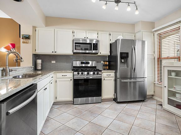 5th image of 272 University Ln #6