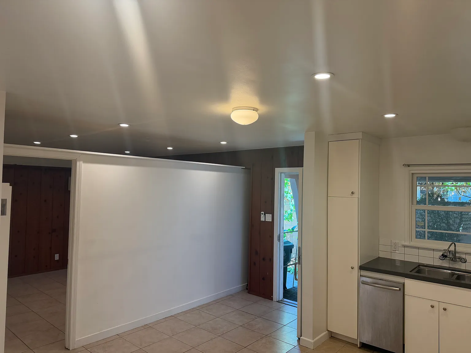 3 bed, 1100 sqft, $3,200 — Photo 3