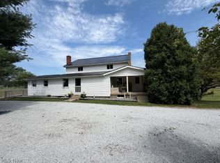 8869 Fredericksburg Rd, Fredericksburg, OH 44627