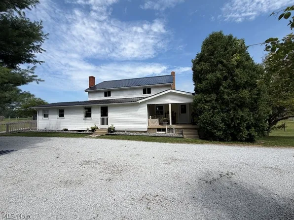 8869 Fredericksburg Rd, Fredericksburg, OH 44627