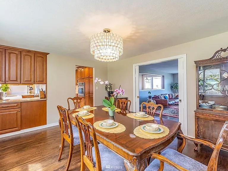 233 SW 189th Pl — Photo 8