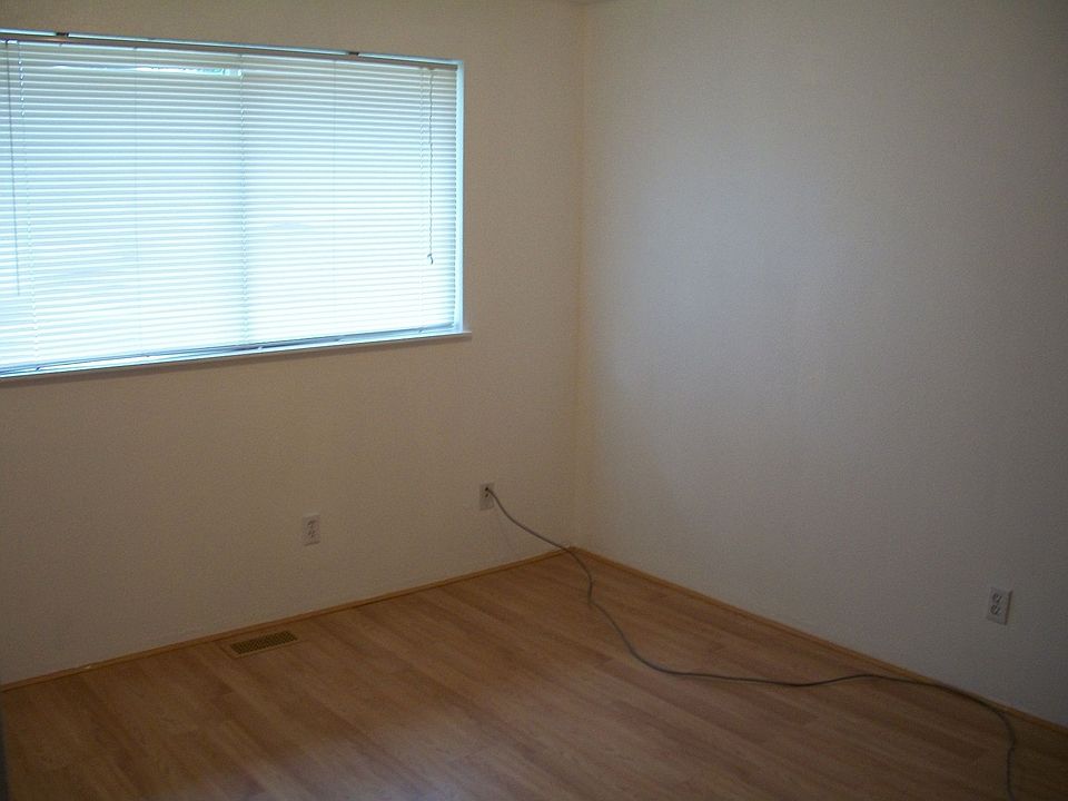 2nd image of 19002 NE Glisan St
