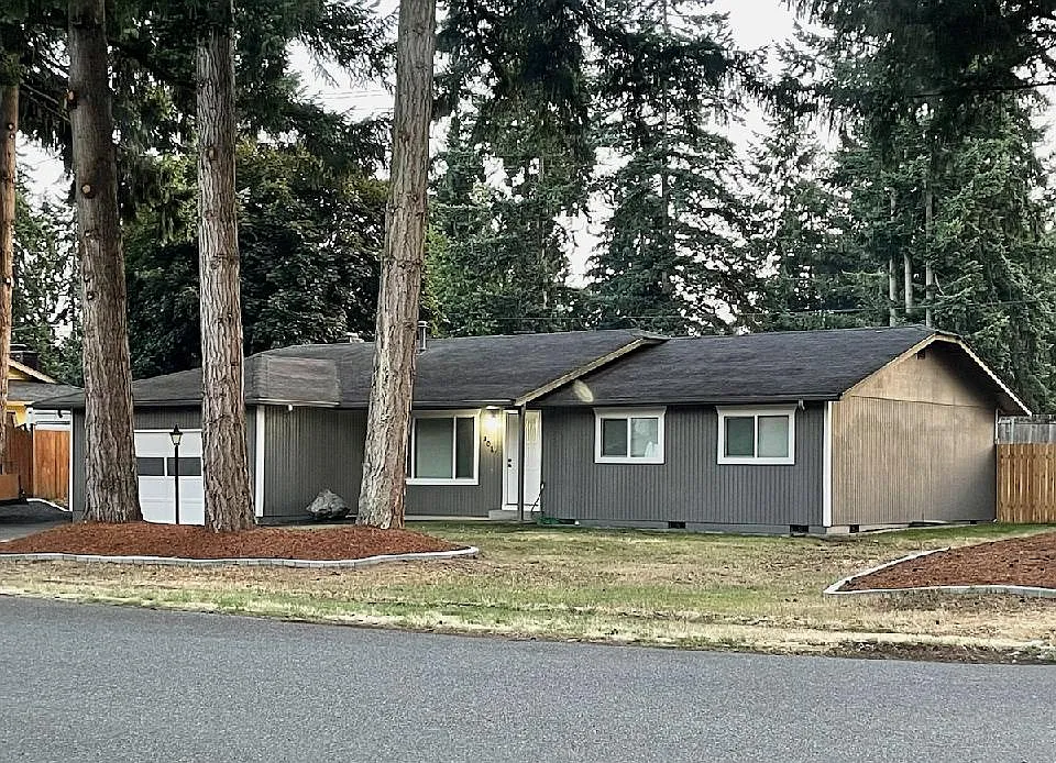 301 Peregrine Dr SE