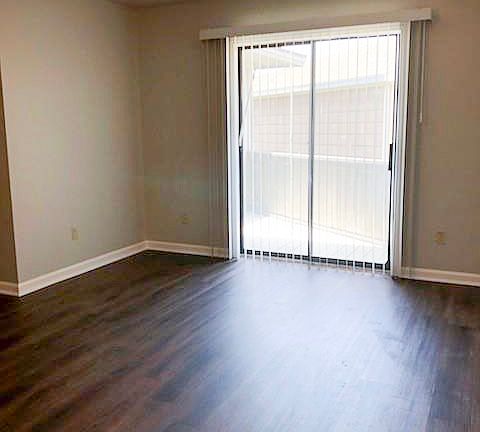 4th image of 803 Autumn Cir APT D