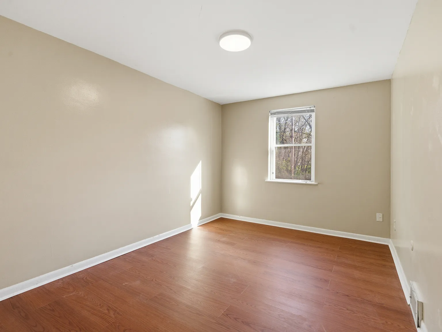 2 bed, 3608 sqft, $1,500 — Photo 4