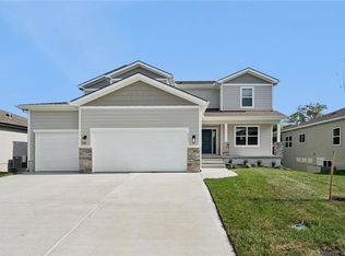 903 Reed Dr, Raymore, MO 64083