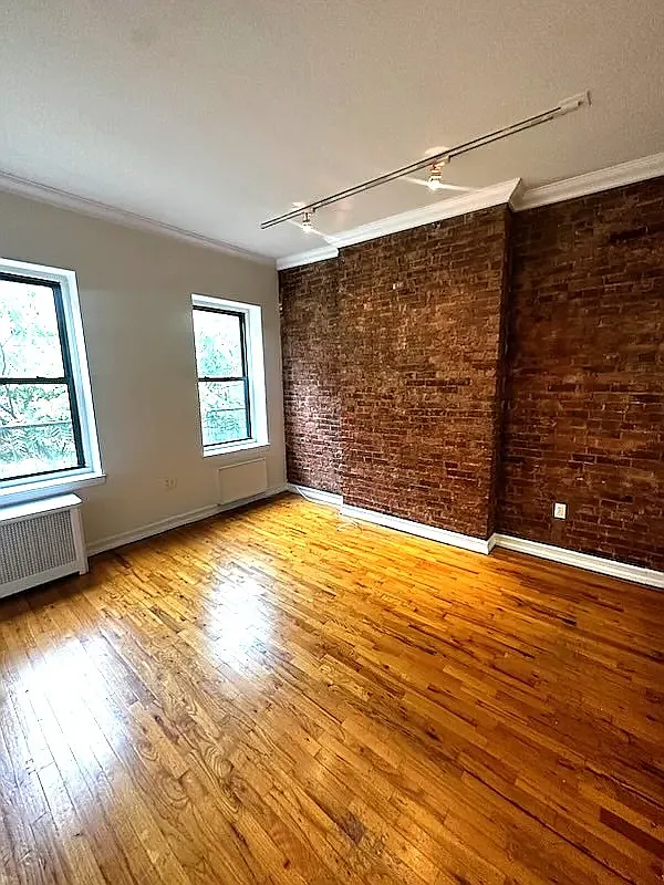906 Amsterdam Avenue — Photo 2